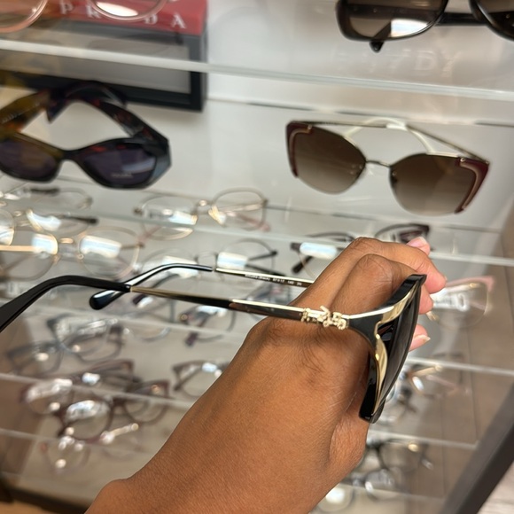 BLACK GRADIENT COACH SUNGLASSES - Picture 3 of 4